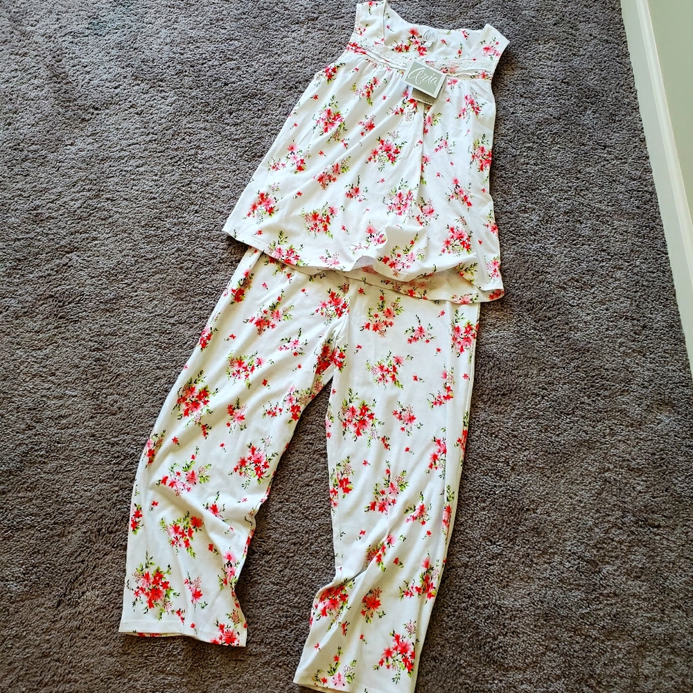 Aria super soft floral pajamas sz S NWT